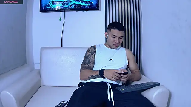 Snapshot of venedic_bull chatting on November 26, 2025, 4:12 am venedic bull online show from November 26, 2025, 4:12 am