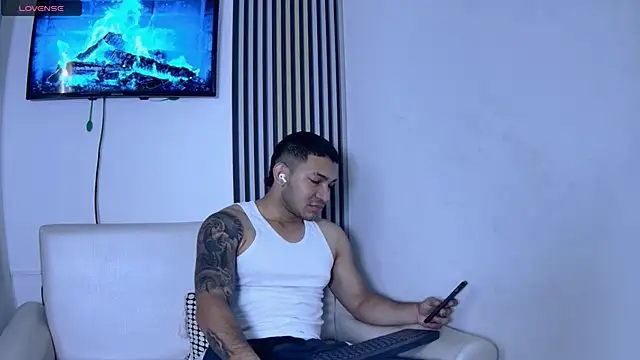 Snapshot of venedic_bull chatting on November 29, 2025, 4:12 am venedic bull online show from November 29, 2025, 4:12 am