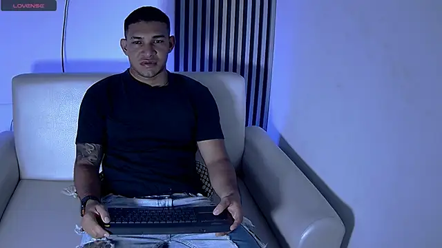 Snapshot of venedic_bull chatting on November 16, 2025, 3:33 am venedic bull online show from November 16, 2025, 3:33 am