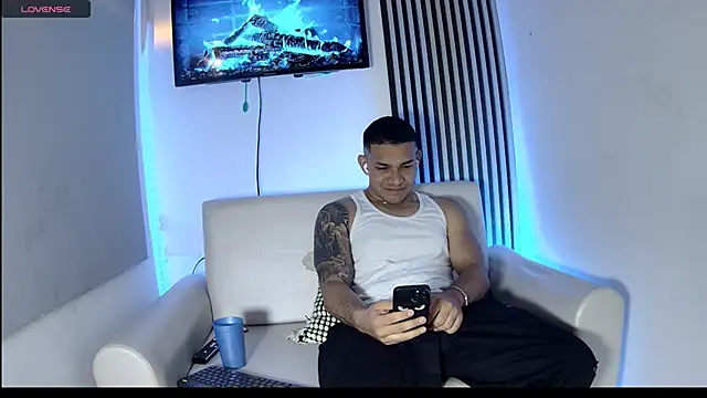 Snapshot of venedic_bull chatting on November 12, 2025, 4:16 am venedic bull online show from November 12, 2025, 4:16 am