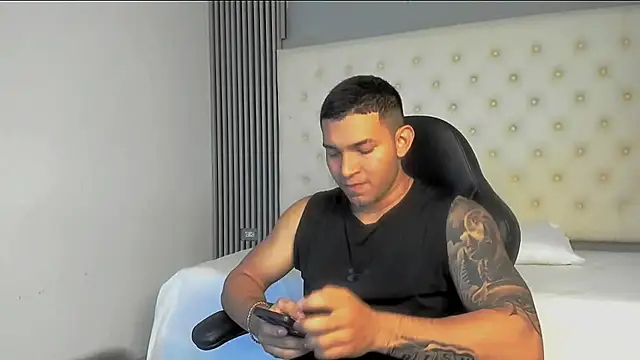 Snapshot of venedic_bull chatting on November 11, 2025, 4:29 am venedic bull online show from November 11, 2025, 4:29 am