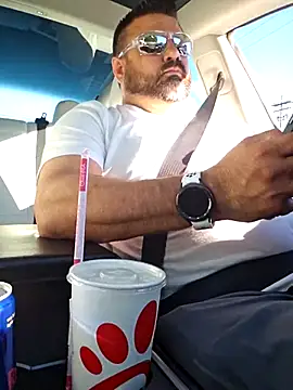 Roddog18 online show from December 4, 2025, 10:31 pm