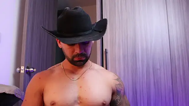 Snapshot of SOY_MIKE chatting on November 7, 2025, 12:48 am SOY MIKE online show from November 7, 2025, 12:48 am