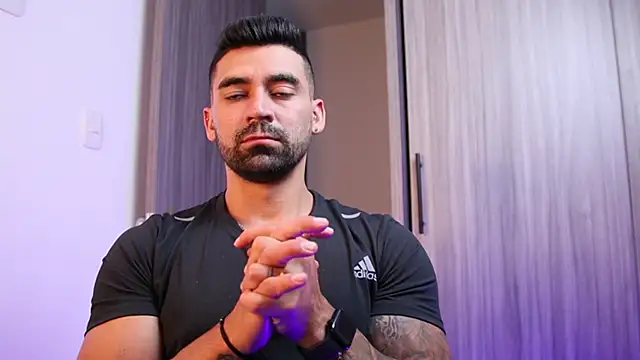 Snapshot of SOY_MIKE chatting on November 6, 2025, 2:15 am SOY MIKE online show from November 6, 2025, 2:15 am