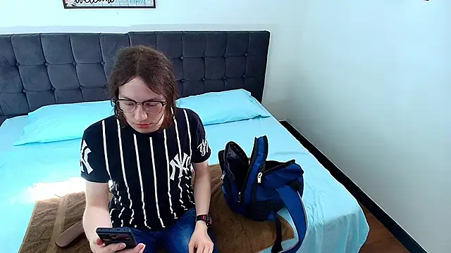 SnowyX  online show from October 9, 2025, 8:31 pm