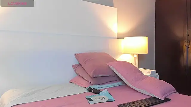 Snapshot of Dylan_Katte chatting on November 28, 2025, 1:17 am Dylan Katte online show from November 28, 2025, 1:17 am