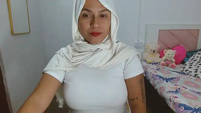 Snapshot of Nadia_hasbun chatting on October 15, 2025, 11:40 am Nadia hasbun online show from October 15, 2025, 11:40 am