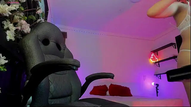 Snapshot of Kora_Red69 chatting on November 14, 2025, 1:48 pm Kora Red69 online show from November 14, 2025, 1:48 pm