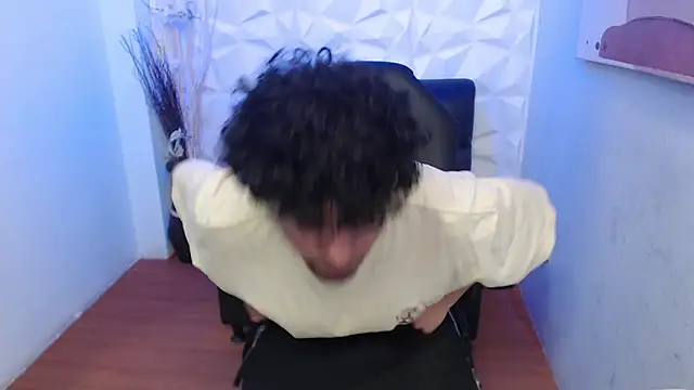 Liil boy online show from October 24, 2025, 4:00 am