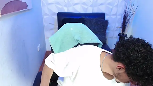 Liil boy online show from November 22, 2025, 3:27 am