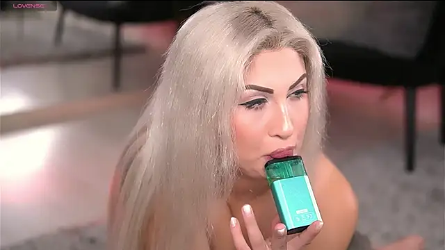 Snapshot of AuroraSins chatting on October 24, 2025, 4:11 am AuroraSins online show from October 24, 2025, 4:11 am