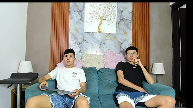 VERY HOT GUYS online show from June 17, 2026, 7:19 am