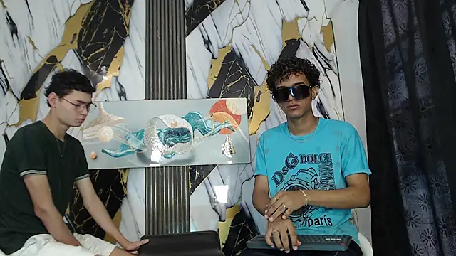 Snapshot of VERY_HOT_GUYS chatting on July 1, 2026, 1:22 pm VERY HOT GUYS online show from July 1, 2026, 1:22 pm