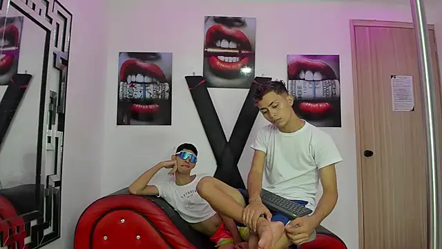 Snapshot of VERY_HOT_GUYS chatting on November 26, 2025, 2:44 am VERY HOT GUYS online show from November 26, 2025, 2:44 am