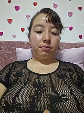 Snapshot of annyaparis chatting on February 13, 2026, 1:16 am annyaparis online show from February 13, 2026, 1:16 am