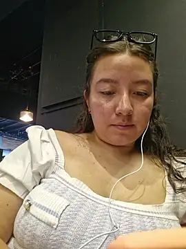 Snapshot of annyaparis chatting on February 26, 2026, 7:25 pm annyaparis online show from February 26, 2026, 7:25 pm