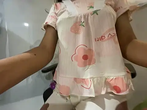 dubyzubygirl online show from April 22, 2026, 5:58 am