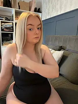 lusciouslylou online show from February 12, 2026, 10:04 am