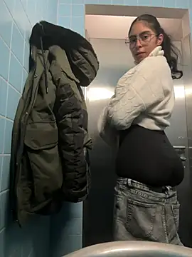 Snapshot of latingangsex chatting on February 16, 2026, 5:55 pm latingangsex online show from February 16, 2026, 5:55 pm