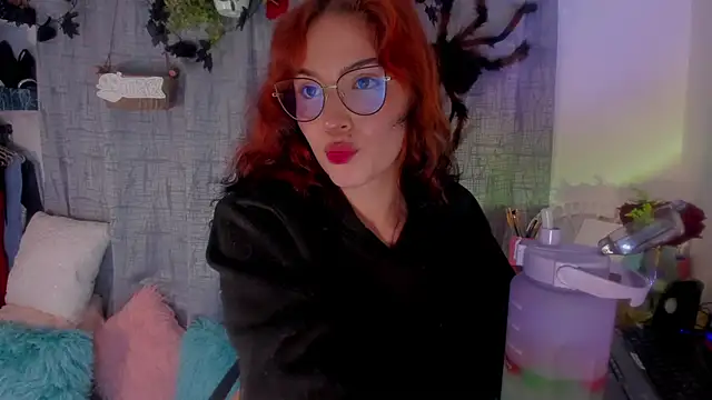 Snapshot of AmaruBloom chatting on October 29, 2025, 4:11 am AmaruBloom online show from October 29, 2025, 4:11 am