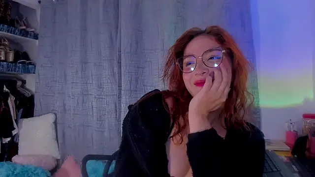 Snapshot of AmaruBloom chatting on October 15, 2025, 5:17 am AmaruBloom online show from October 15, 2025, 5:17 am