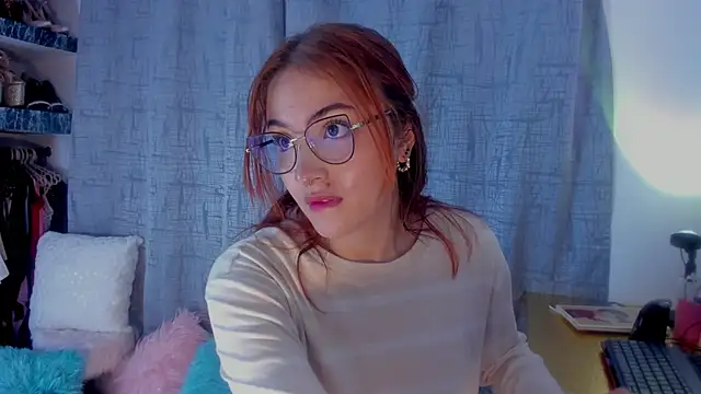 Snapshot of AmaruBloom chatting on October 9, 2025, 5:30 am AmaruBloom online show from October 9, 2025, 5:30 am