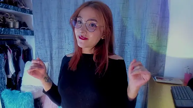 Snapshot of AmaruBloom chatting on October 12, 2025, 3:30 am AmaruBloom online show from October 12, 2025, 3:30 am