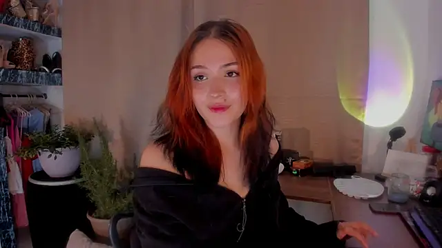 Snapshot of AmaruBloom chatting on December 3, 2025, 4:35 am AmaruBloom online show from December 3, 2025, 4:35 am