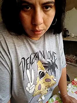 Snapshot of Benditofetiche chatting on November 9, 2025, 2:32 pm Benditofetiche online show from November 9, 2025, 2:32 pm