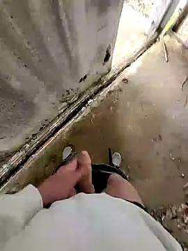 rezzzze online show from April 4, 2026, 8:54 am