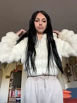 Snapshot of ilariea_girl chatting on October 16, 2025, 7:27 am ilariea girl online show from October 16, 2025, 7:27 am