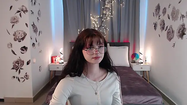 Snapshot of MileyRood chatting on November 6, 2025, 11:31 pm MileyRood online show from November 6, 2025, 11:31 pm