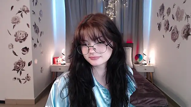 Snapshot of MileyRood chatting on November 10, 2025, 1:10 am MileyRood online show from November 10, 2025, 1:10 am