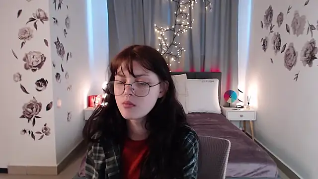 Snapshot of MileyRood chatting on November 7, 2025, 11:41 pm MileyRood online show from November 7, 2025, 11:41 pm