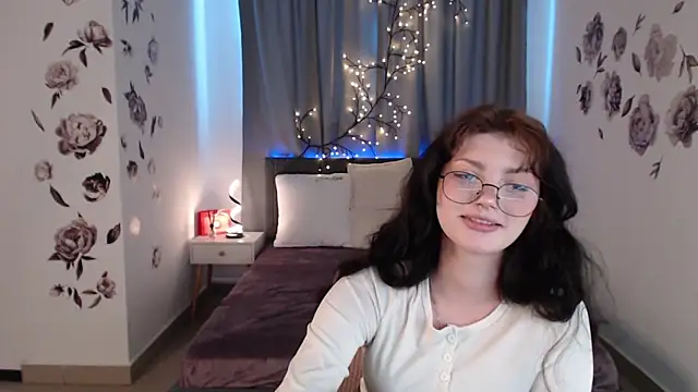 Snapshot of MileyRood chatting on November 25, 2025, 1:06 am MileyRood online show from November 25, 2025, 1:06 am