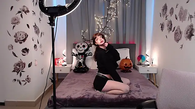 Snapshot of MileyRood chatting on November 4, 2025, 11:52 pm MileyRood online show from November 4, 2025, 11:52 pm