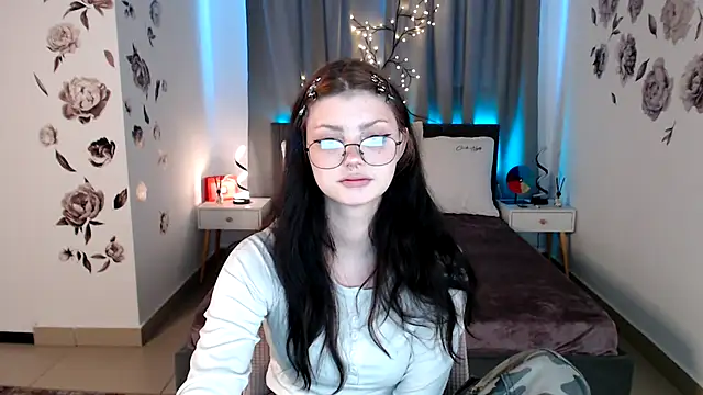 Snapshot of MileyRood chatting on November 19, 2025, 1:05 am MileyRood online show from November 19, 2025, 1:05 am