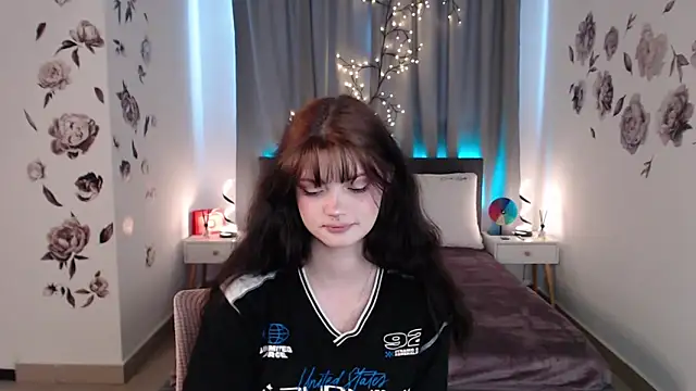 Snapshot of MileyRood chatting on November 11, 2025, 1:11 am MileyRood online show from November 11, 2025, 1:11 am