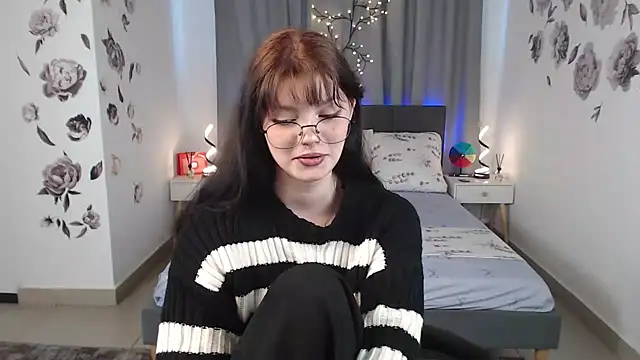 Snapshot of MileyRood chatting on October 8, 2025, 11:27 pm MileyRood online show from October 8, 2025, 11:27 pm