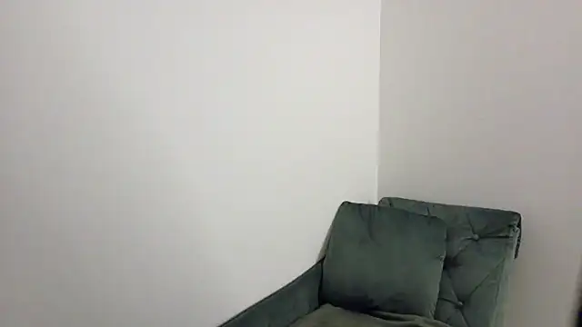 Snapshot of Sia_a chatting on November 6, 2025, 5:44 am Sia a online show from November 6, 2025, 5:44 am