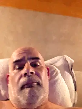 DeeBestEver online show from November 16, 2025, 3:50 pm