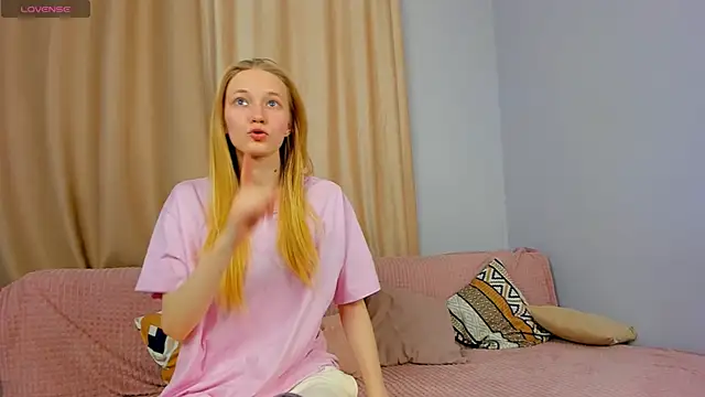 Snapshot of LoversFire chatting on November 11, 2025, 3:18 pm LoversFire online show from November 11, 2025, 3:18 pm