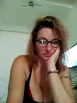 Fifi83Bell online show from November 17, 2025, 1:37 pm