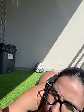 LaPetiteKim online show from March 9, 2026, 12:20 pm