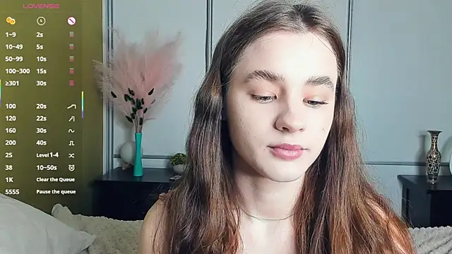 JinnyMcie online show from May 4, 2026, 9:12 am