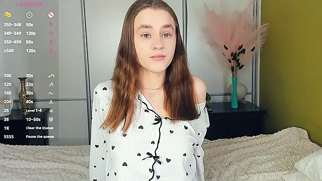 JinnyMcie online show from April 30, 2026, 9:16 am