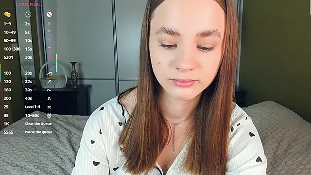 JinnyMcie online show from May 11, 2026, 7:54 am