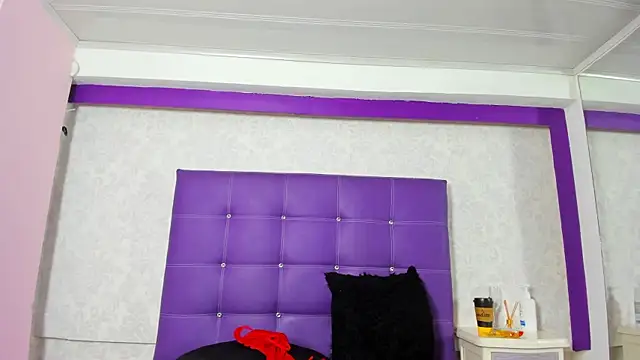 Snapshot of LeaMoreau22 chatting on October 21, 2025, 10:58 am LeaMoreau22 online show from October 21, 2025, 10:58 am