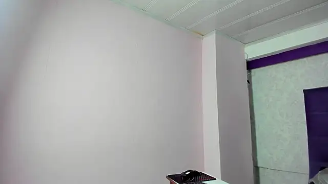 Snapshot of LeaMoreau22 chatting on November 27, 2025, 12:05 pm LeaMoreau22 online show from November 27, 2025, 12:05 pm