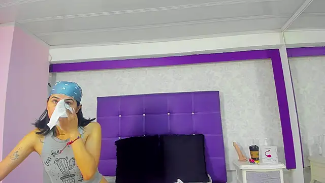 Snapshot of LeaMoreau22 chatting on November 22, 2025, 12:37 pm LeaMoreau22 online show from November 22, 2025, 12:37 pm